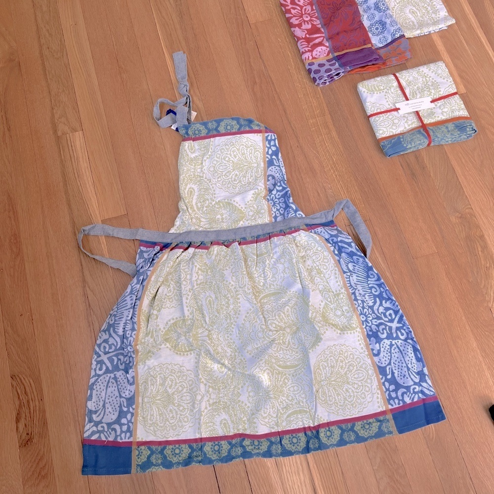 Anthropologie Dishtowels, (1) Table Runner & (1) Apron Bundle (all NWT)